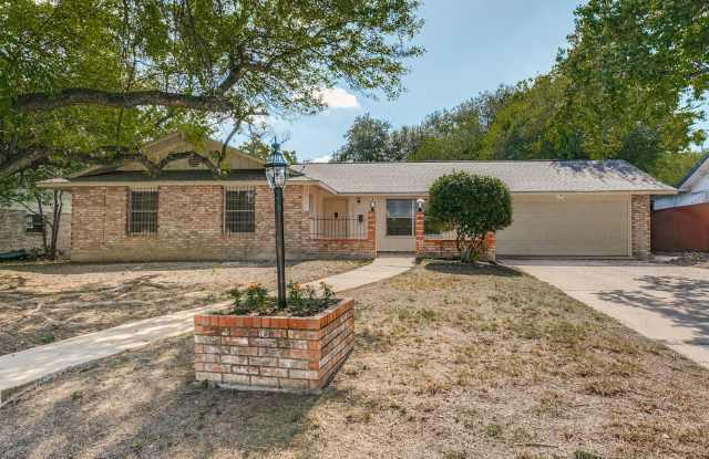 UPDATED 4-BEDROOM HOME IN SHEARER HILLS photos photos UPDATED 4-BEDROOM HOME IN SHEARER HILLS photos photos