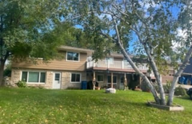 8112 Adelbert Ave Apt 114 - 8112 Adelbert Avenue East, Inver Grove Heights, MN 55077