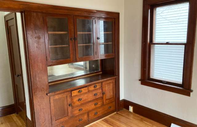 Charming 4 bedroom 2 bathroom House! photos photos