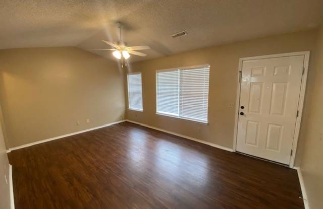 Super Cute 3 Bedroom Now Available! Gallery 4