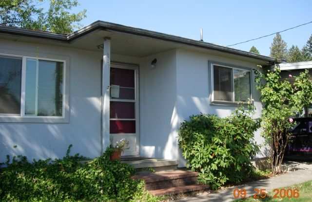3 Bedroom 2 Bathroom with 2 car Carport in Sutherlin photos photos