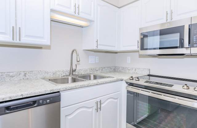 Senior Housing - Clear Creek Commons Apartments Gallery 3