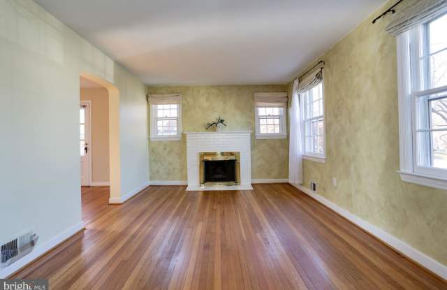 5996 9TH ROAD N Gallery 4