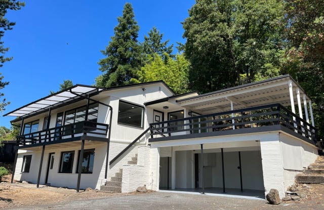 6010 E Evergreen Blvd - 6010 East Evergreen Boulevard, Vancouver, WA 98661