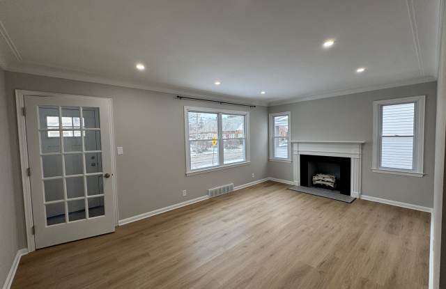 18702 Arrowhead Ave photos photos