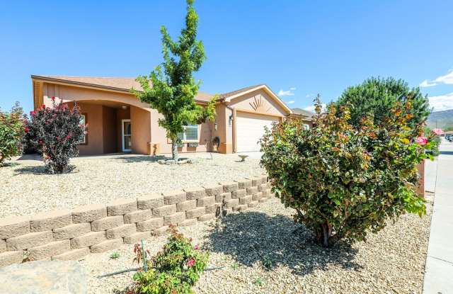 Beautiful 4 bedroom 2 bathroom photos photos