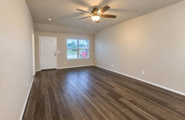 Stylish and Spacious Home in the Heart of Mustang! Gallery 4