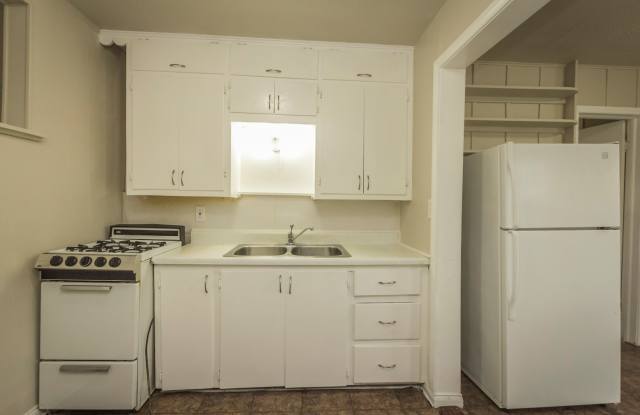 Adorable 2 bedroom 1 bath home in Indianola Gallery 4