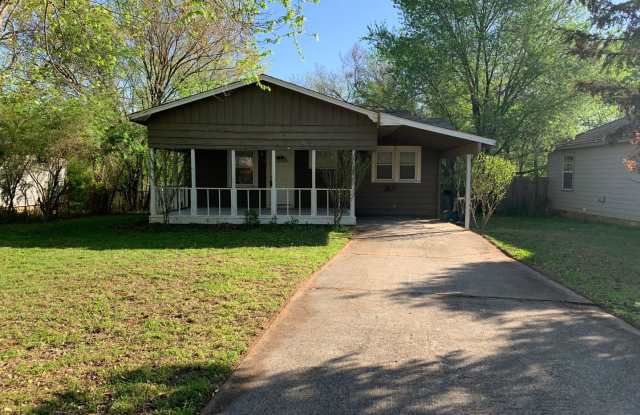 Wonderful 2 Bedroom Home For Lease - 1338 Van Buren Avenue, Fayetteville, AR 72701