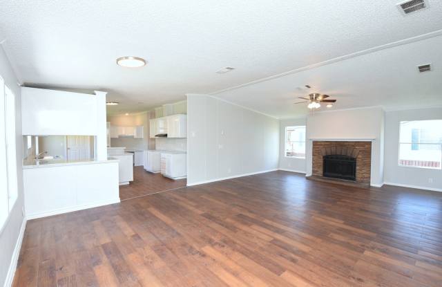 Charming mobile home in the welcoming Roy Harris Loop. Gallery 1