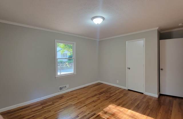 FOR RENT! 3 BEDROOM 1 BATH Gallery 4