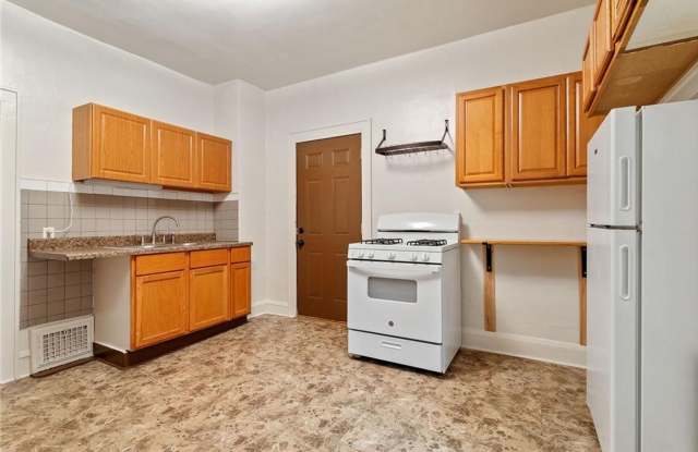 U of M~ Marcy Holmes SFH ~ 6 Bedroom House ~ September 2027! Gallery 4
