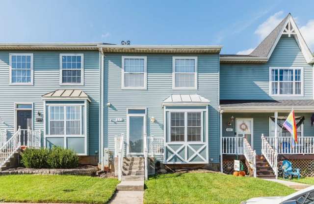 Spacious 3BR Townhome with Walkout Basement, Deck, Fenced Yard, Central A/C + Assigned Parking photos photos