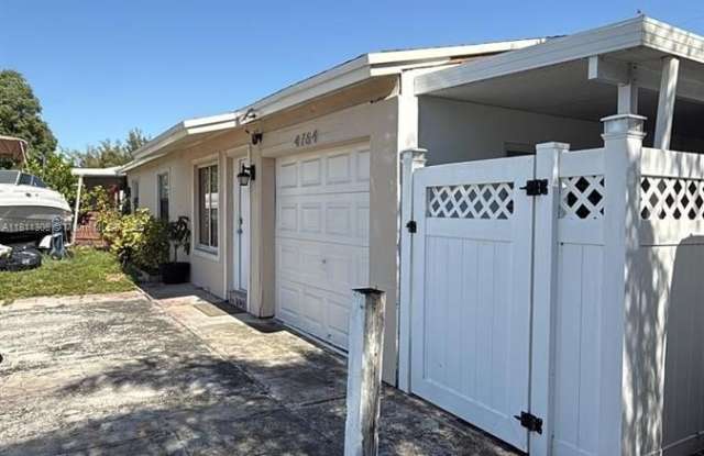 4764 SW 12th St photos photos
