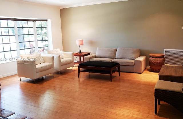7481 SW 158th Ter Gallery 3