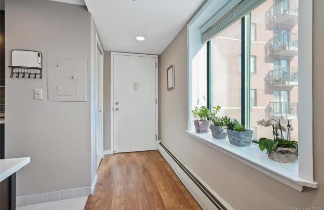 123 Mamaroneck Avenue Gallery 3
