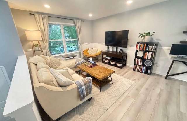 701 KRAFT Court Gallery 2