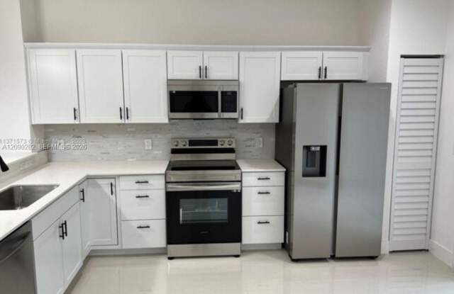 216 NW 9th Street, Hallandale Beach, FL 33009 Gallery 1
