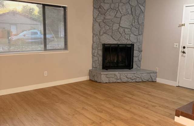 2-tbedroom, 2-bath home in Redding Gallery 4