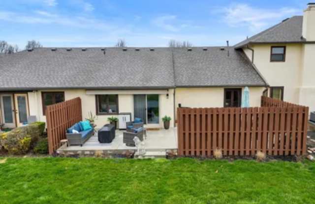 3172 Parkview Cir Gallery 2
