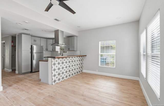 126 King Roger photos photos