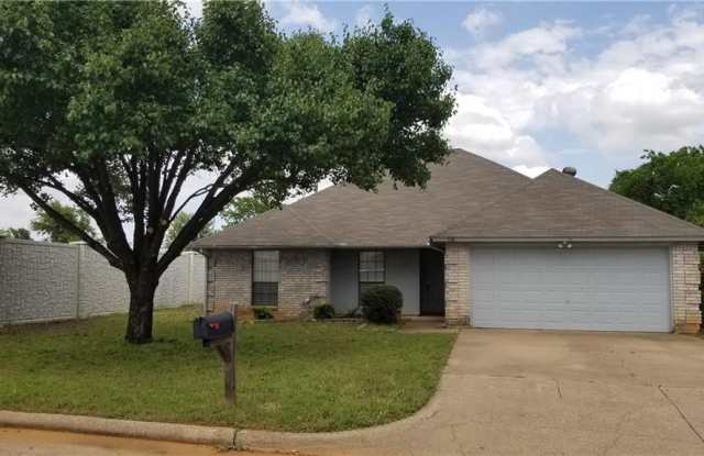 930 Meadowlark Drive - 930 Meadowlark Drive, Mansfield, TX 76063