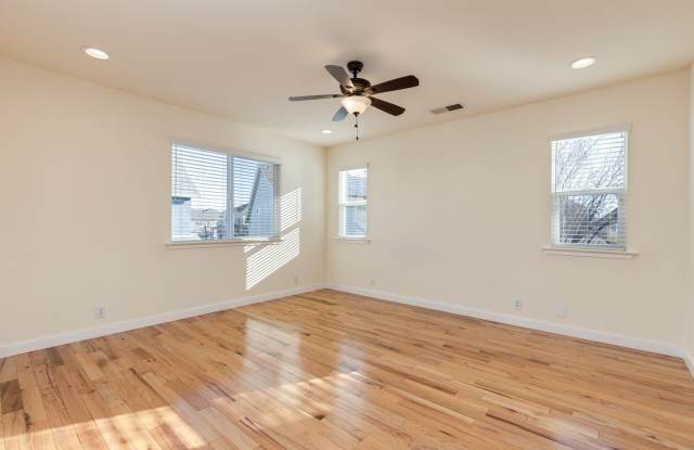 Lovely light and bright 3 bedroom 2.5 bathroom home Doe MIll Neighborhood, Cul-de-Sac Location photos photos