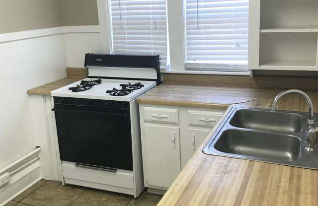 216 Steward Ave - 216 Steward Avenue, Jackson, MI 49201