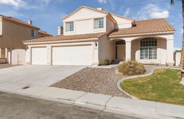 Large Silverado Ranch home with pool Gallery 1