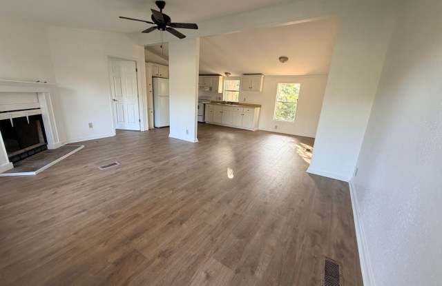 Updated 3-Bedroom Mobile Home with Modern Finishes in Valdosta Gallery 4