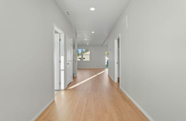 Spacious 4-Bedroom Home with Loft, 3 Baths & 3-Car Garage Gallery 4
