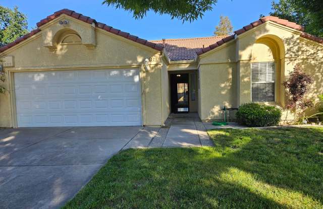 3-bedroom Single story with vaulted ceilings! Gallery 4