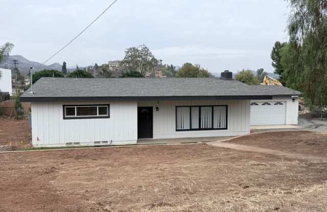 Beautiful Remodeled Ranch Style Home Gallery 1