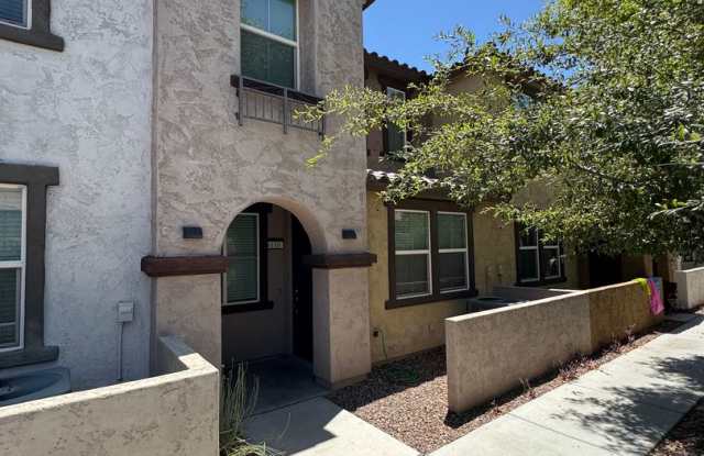 Unique opportunity! Rent a townhouse in a sweet location of Tempe!! photos photos