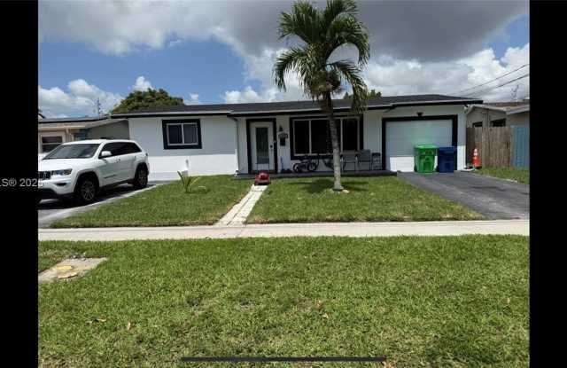 2485 NW 84th Way photos photos