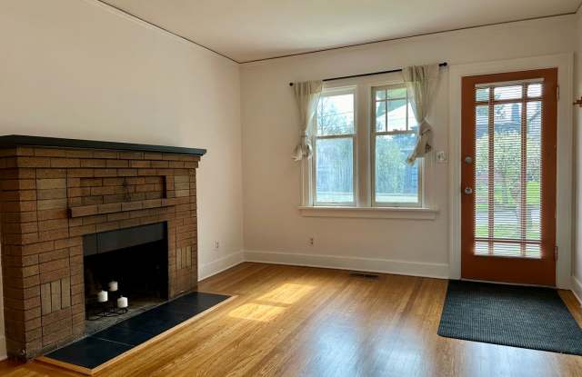 Charming 4-Bedroom Home in Phinney Ridge. Pets welcome! Gallery 4