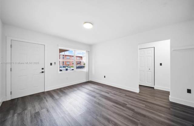 3551 SW 10th St photos photos