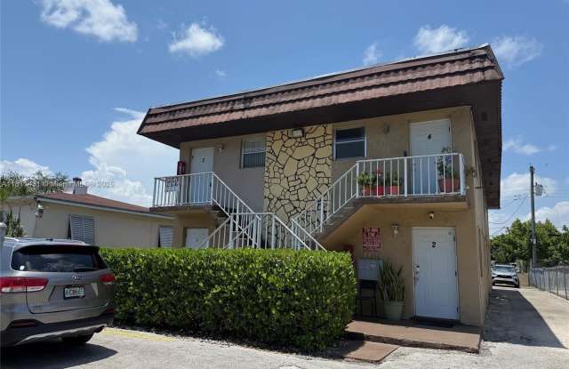 165 E 7th St - 165 East 7th Street, Hialeah, FL 33010