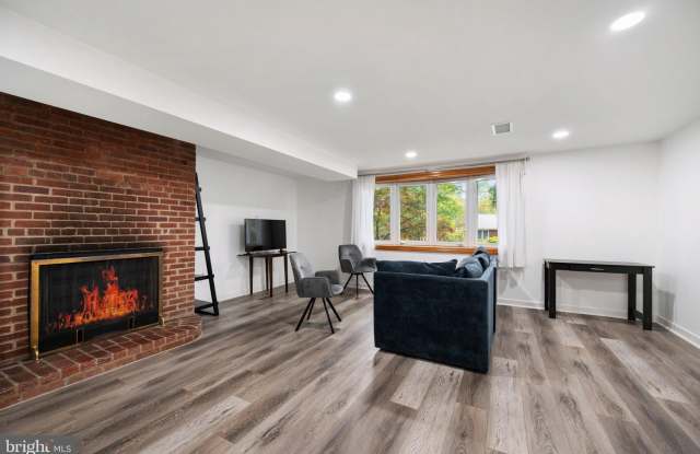 8504 FARRELL Drive Gallery 3