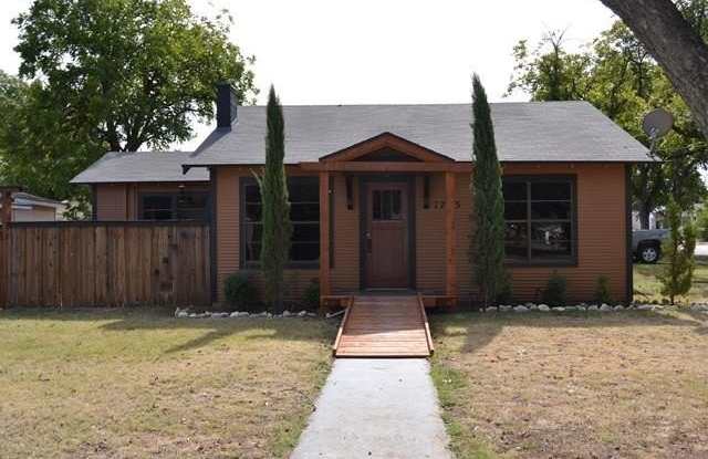 1725 W Ave M photos photos