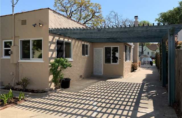 1073 Stearns Drive Gallery 3