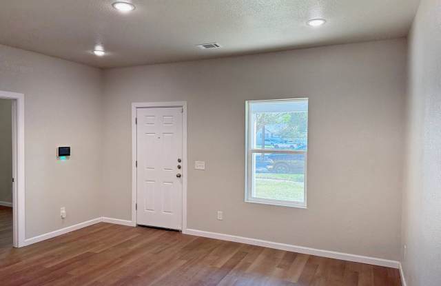 Fully Remodeled 3 Bed 2 Bath In Floral Heights Gallery 4