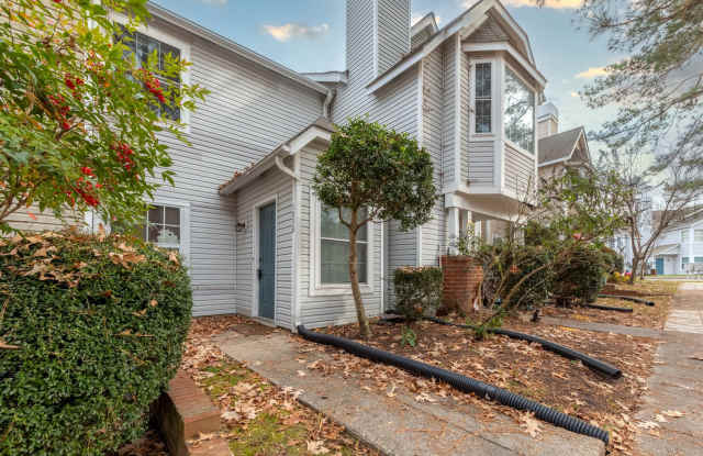 TWO ENSUITES! - 105 Stratford Drive, York County, VA 23185