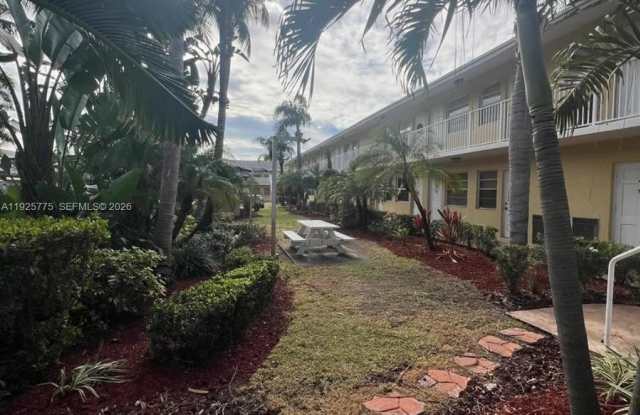 4050 NE 12th Ter photos photos