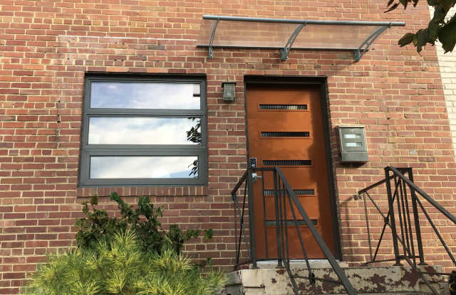 536 E Glendale Ave - 536 East Glendale Avenue, Alexandria, VA 22301
