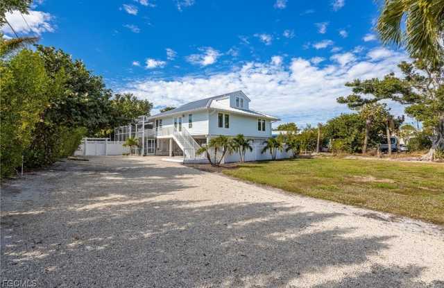 424 Lagoon Drive Gallery 2