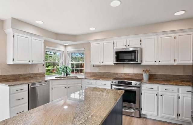 Stunning 5BR House in Castle Pines - 318 Clare Drive, Castle Pines North, CO 80108