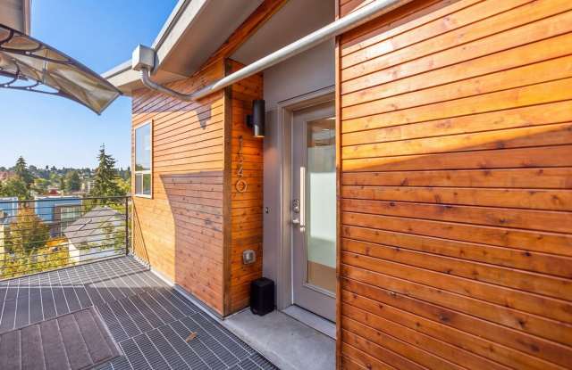 Charming 3 bed 2.5 bath home in Beacon Hill Gallery 4