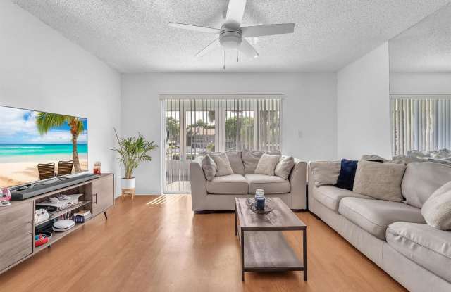 2710 Riverside Drive photos photos