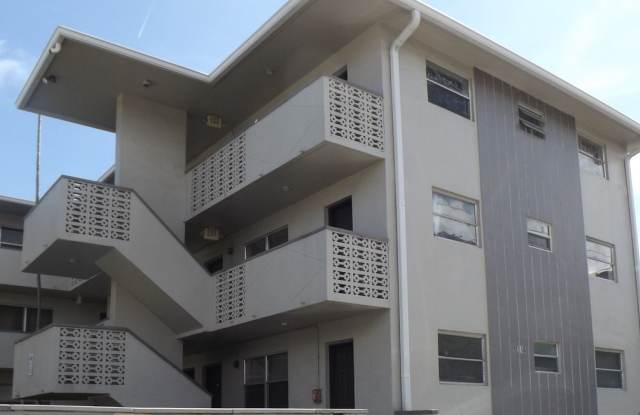 GROUND FLOOR Next to UM Hospital! One Bedroom Ground Floor Gallery 3